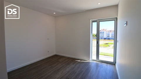 Apartamento T3 para Venda em Currelos, Papízios e Sobral