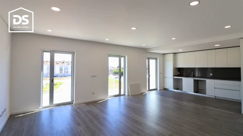 Apartamento T3 para Venda em Currelos, Papízios e Sobral