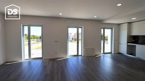 Apartamento T3 para Venda em Currelos, Papízios e Sobral