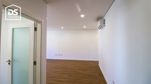 Apartamento T3 para Venda em Currelos, Papízios e Sobral