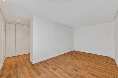 Apartamento T3 para Venda em Póvoa de Santo Adrião e Olival Basto