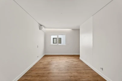 Apartamento T3 para Venda em Póvoa de Santo Adrião e Olival Basto
