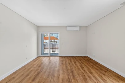 Apartamento T3 para Venda em Póvoa de Santo Adrião e Olival Basto