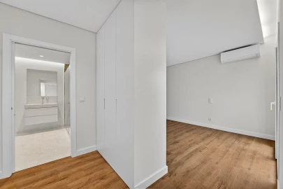 Apartamento T3 para Venda em Póvoa de Santo Adrião e Olival Basto