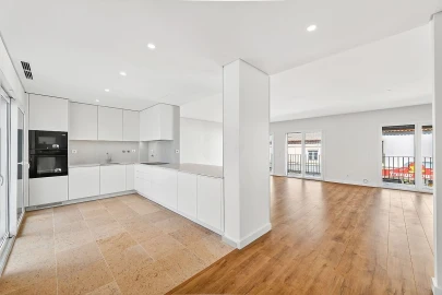 Apartamento T3 para Venda em Póvoa de Santo Adrião e Olival Basto