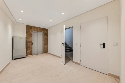 Apartamento T3 para Venda em Póvoa de Santo Adrião e Olival Basto