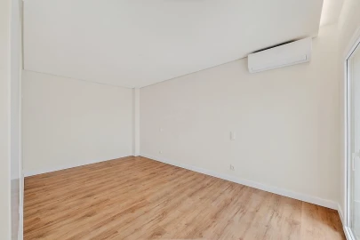 Apartamento T3 para Venda em Póvoa de Santo Adrião e Olival Basto