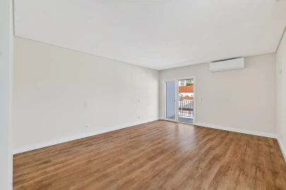 Apartamento T3 para Venda em Póvoa de Santo Adrião e Olival Basto