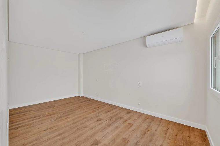 Apartamento T3 para Venda em Póvoa de Santo Adrião e Olival Basto Foto 31