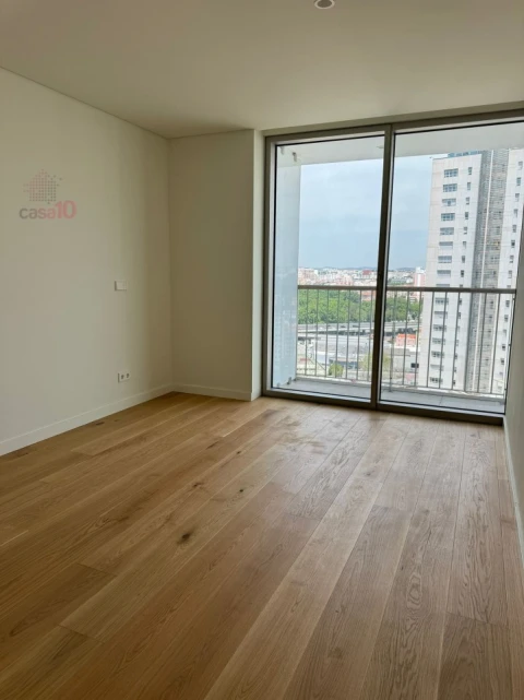 Apartamento T3 para Venda em Campolide