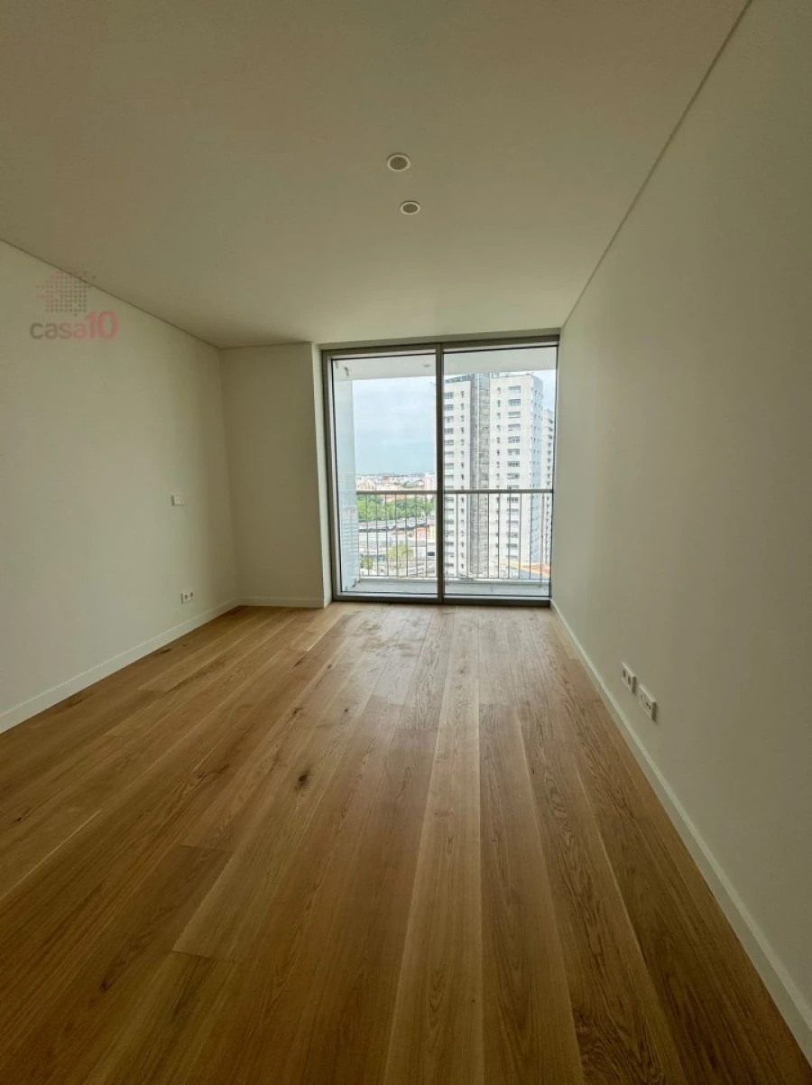 Apartamento T3 para Venda em Campolide Foto 10
