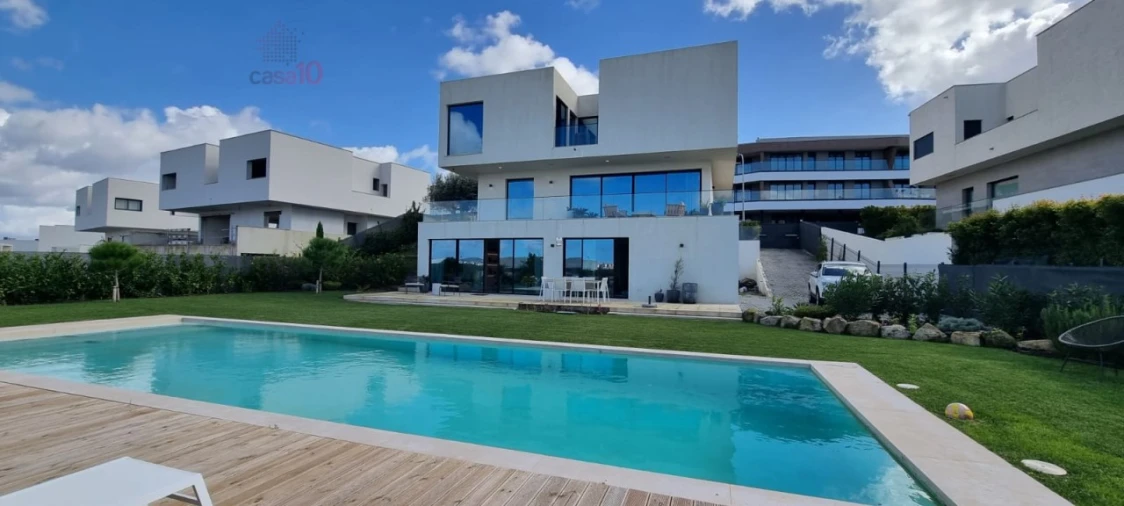 Moradia T5 para Venda em Alfragide Foto 3