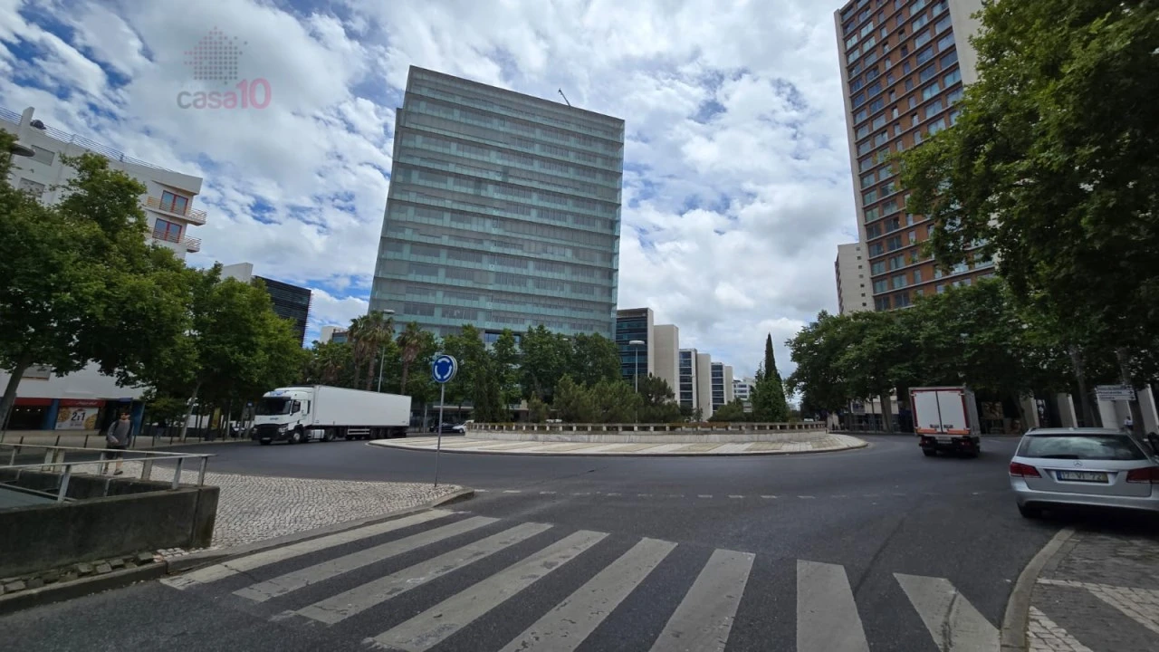 Loja para Venda em Parque das Nações Foto 40