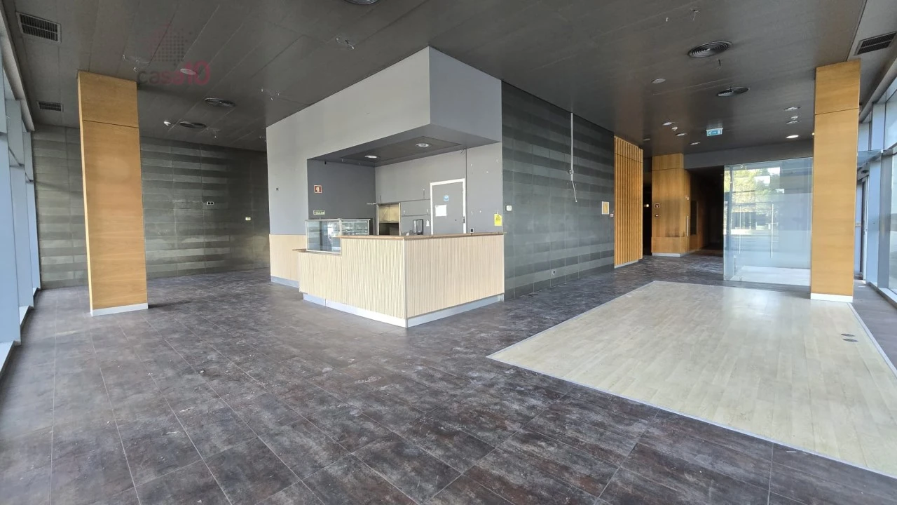 Loja para Venda em Parque das Nações Foto 1