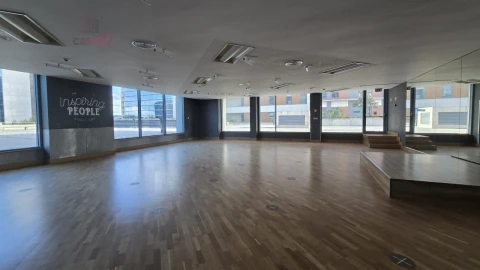 Loja para Venda em Parque das Nações