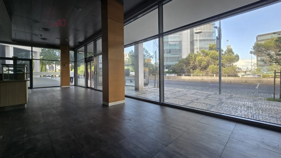 Loja para Venda em Parque das Nações Foto 9