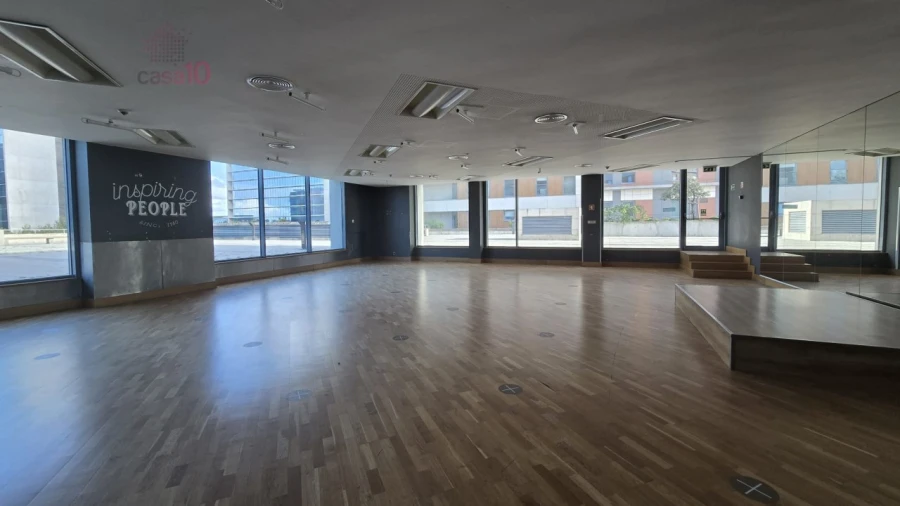 Loja para Venda em Parque das Nações Foto 34