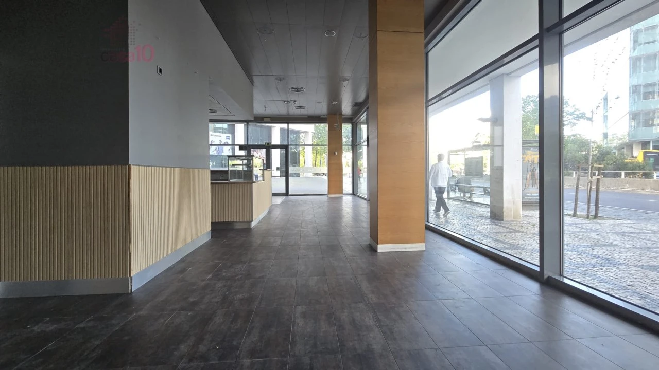 Loja para Arrendamento em Parque das Nações Foto 2