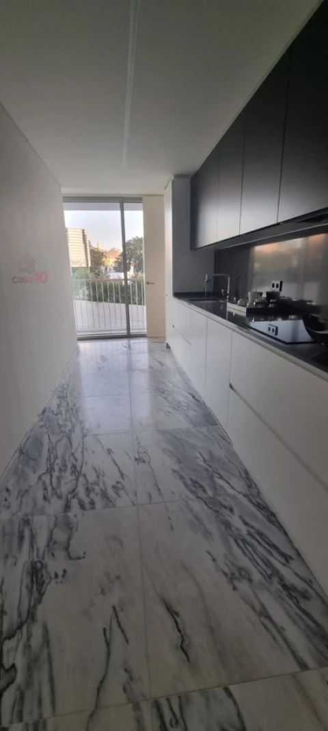 Apartamento T3 para Venda em Campolide