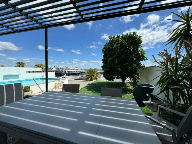 Apartamento T3 para Venda em Parque das Nações Foto 2