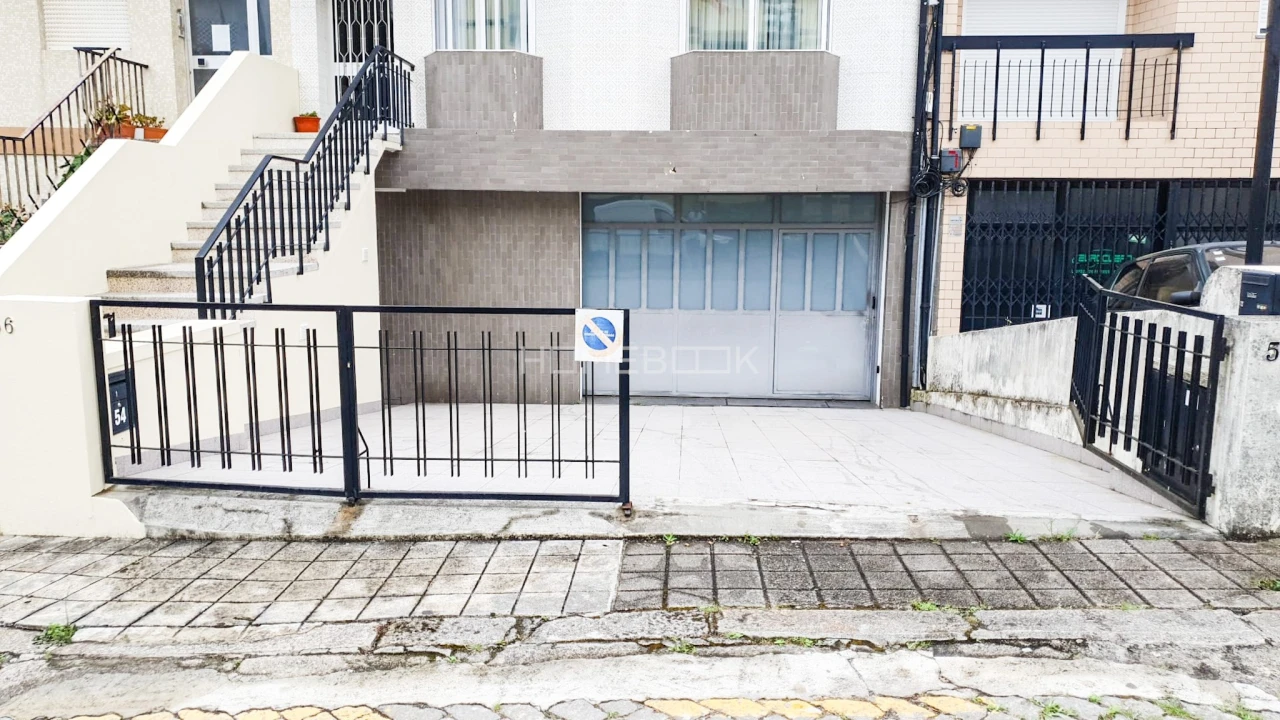 Armazém para Venda em Ramalde Foto 1