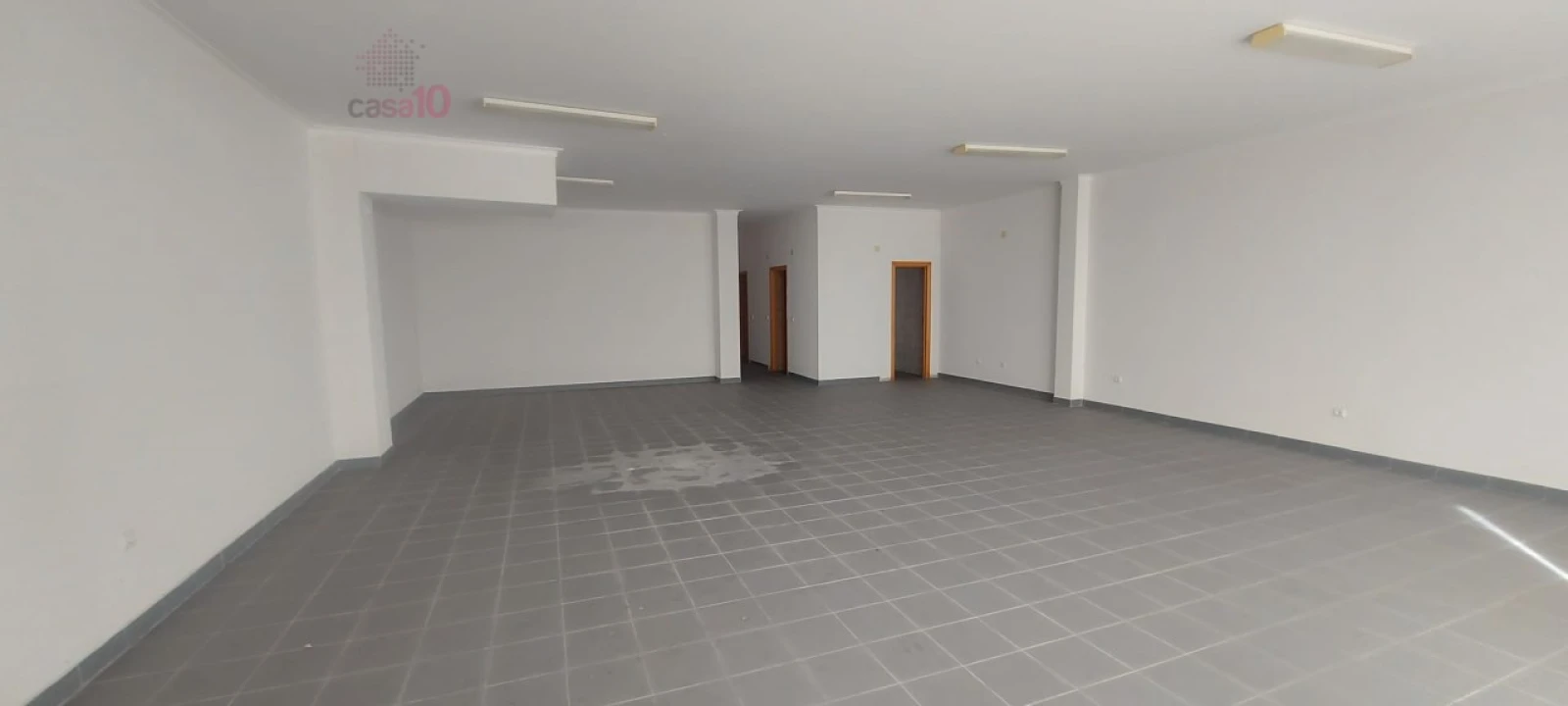 Loja para Venda em Baixa da Banheira e Vale da Amoreira Foto 2