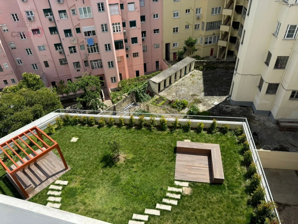 Apartamento T2 para Venda em Areeiro Foto 19
