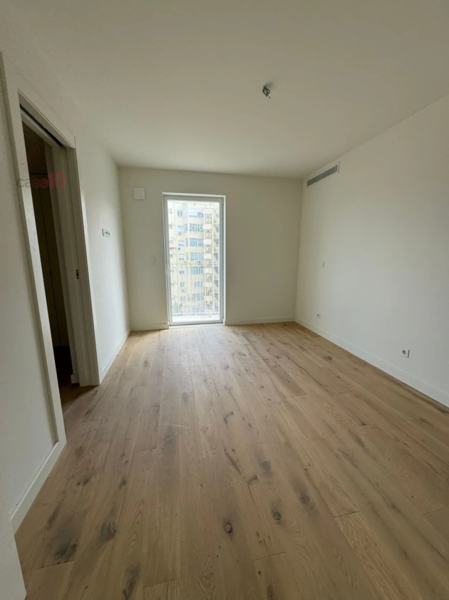 Apartamento T2 para Venda em Areeiro Foto 11