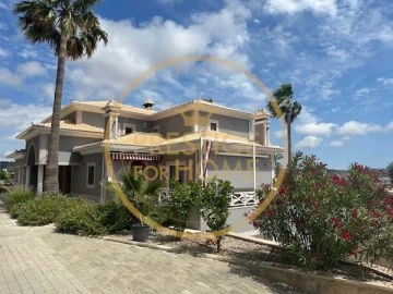 Moradia T4 para Venda em Loule (São Clemente)