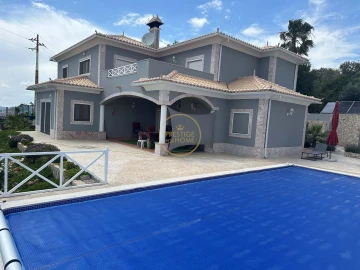 Moradia T4 para Venda em Loule (São Clemente)
