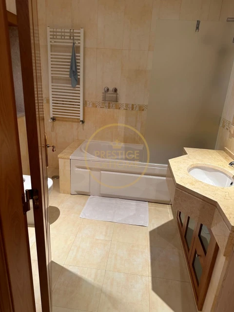 Moradia T4 para Venda em Loule (São Clemente)