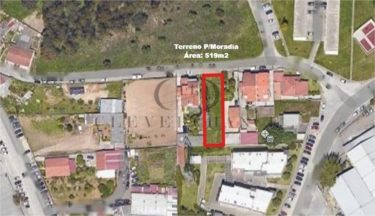 Terreno para Venda em Cidade da Maia Foto 1