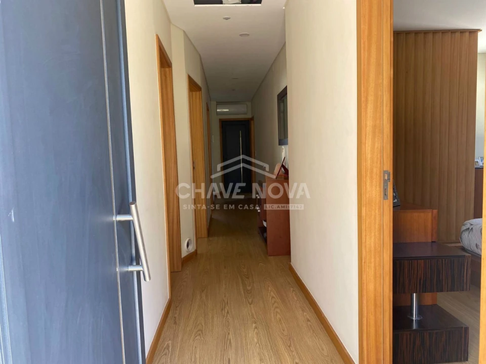 Moradia T4 para Venda em Vilar de Andorinho Foto 16