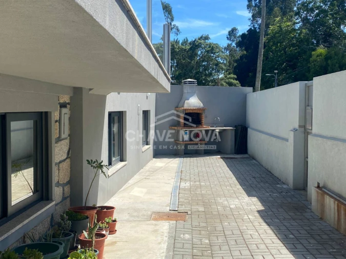 Moradia T4 para Venda em Vilar de Andorinho Foto 2