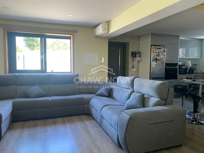 Moradia T4 para Venda em Vilar de Andorinho Foto 11