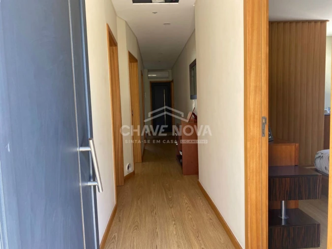 Moradia T4 para Venda em Vilar de Andorinho Foto 16