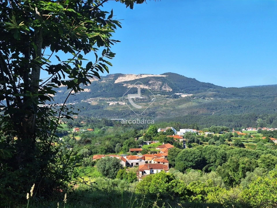 Terreno para Venda em Bárrio e Cepões Foto 2