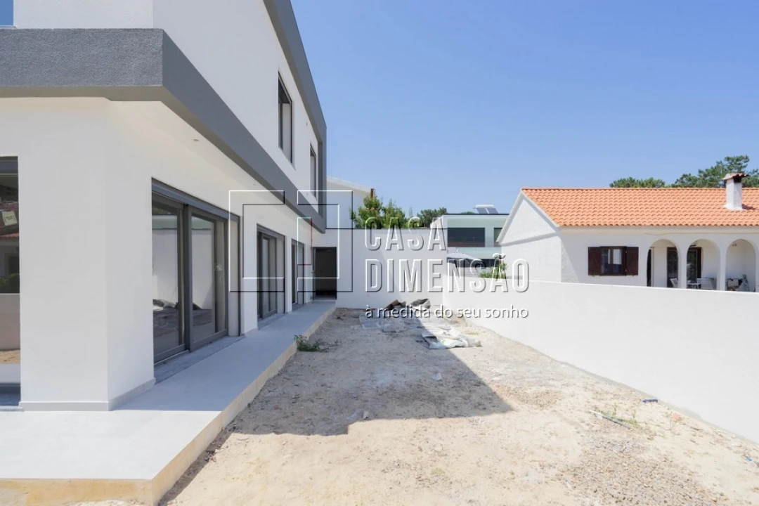 Moradia T4 para Venda em Charneca de Caparica e Sobreda Foto 96