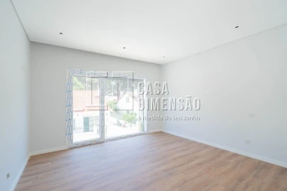 Moradia T4 para Venda em Charneca de Caparica e Sobreda