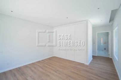 Moradia T4 para Venda em Charneca de Caparica e Sobreda