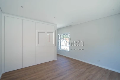 Moradia T4 para Venda em Charneca de Caparica e Sobreda