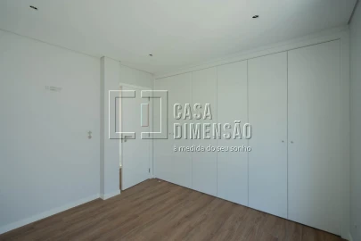 Moradia T4 para Venda em Charneca de Caparica e Sobreda