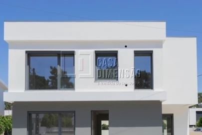 Moradia T4 para Venda em Charneca de Caparica e Sobreda