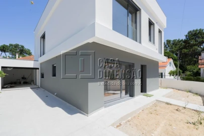 Moradia T4 para Venda em Charneca de Caparica e Sobreda