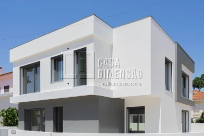 Moradia T4 para Venda em Charneca de Caparica e Sobreda