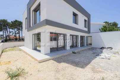 Moradia T4 para Venda em Charneca de Caparica e Sobreda