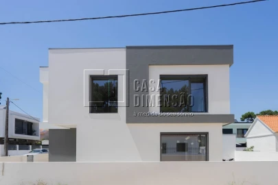 Moradia T4 para Venda em Charneca de Caparica e Sobreda