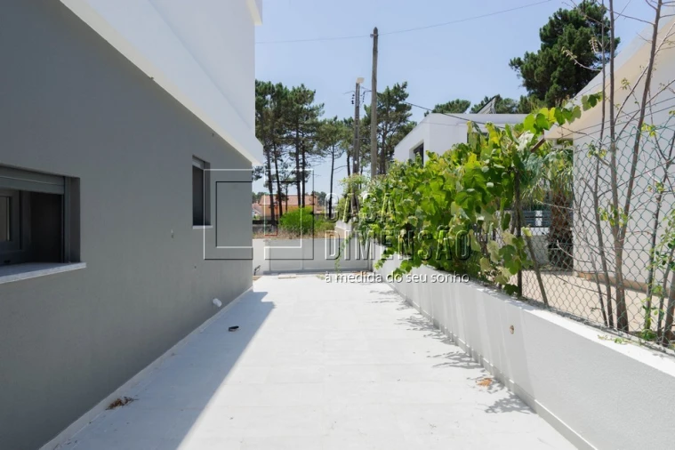 Moradia T4 para Venda em Charneca de Caparica e Sobreda Foto 81