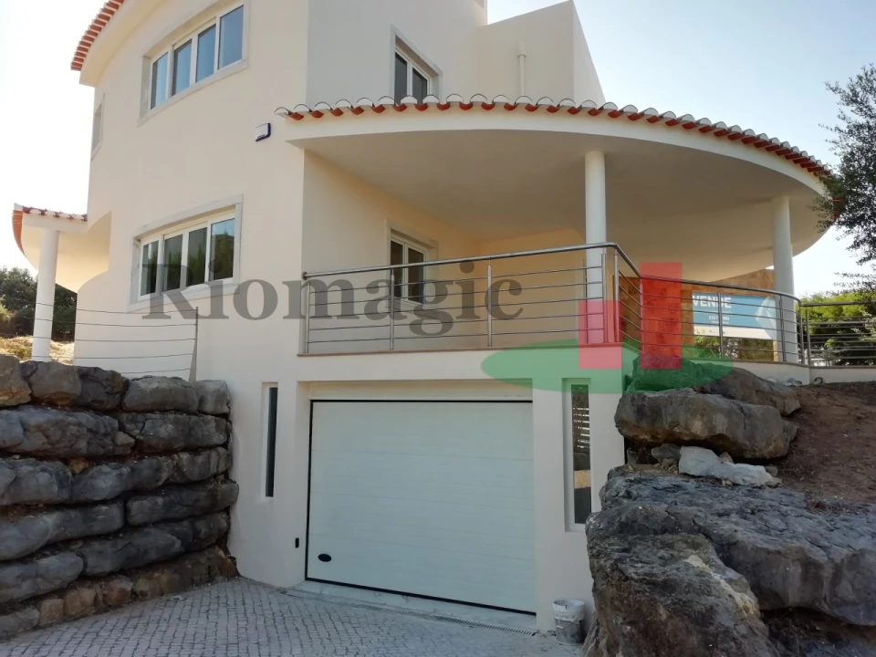 Moradia T4 para Venda em Queluz e Belas Foto 1