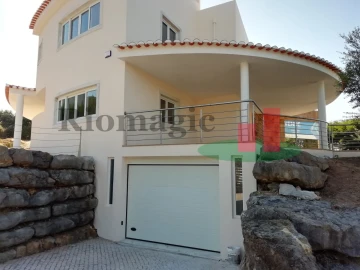 Moradia T4 para Venda em Queluz e Belas